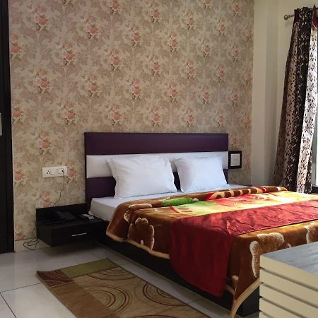 Oyo 30415 Hotel White City Anandpur  Kültér fotó