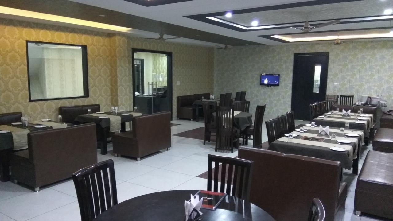 Oyo 30415 Hotel White City Anandpur  Kültér fotó
